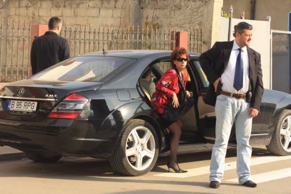 Servicii de escortă VIP cu protecție și discreție