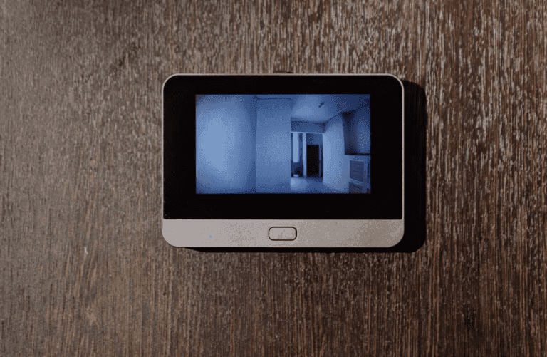 Read more about the article Interfon vs. videointerfon: care este soluția ideală pentru casa ta?
