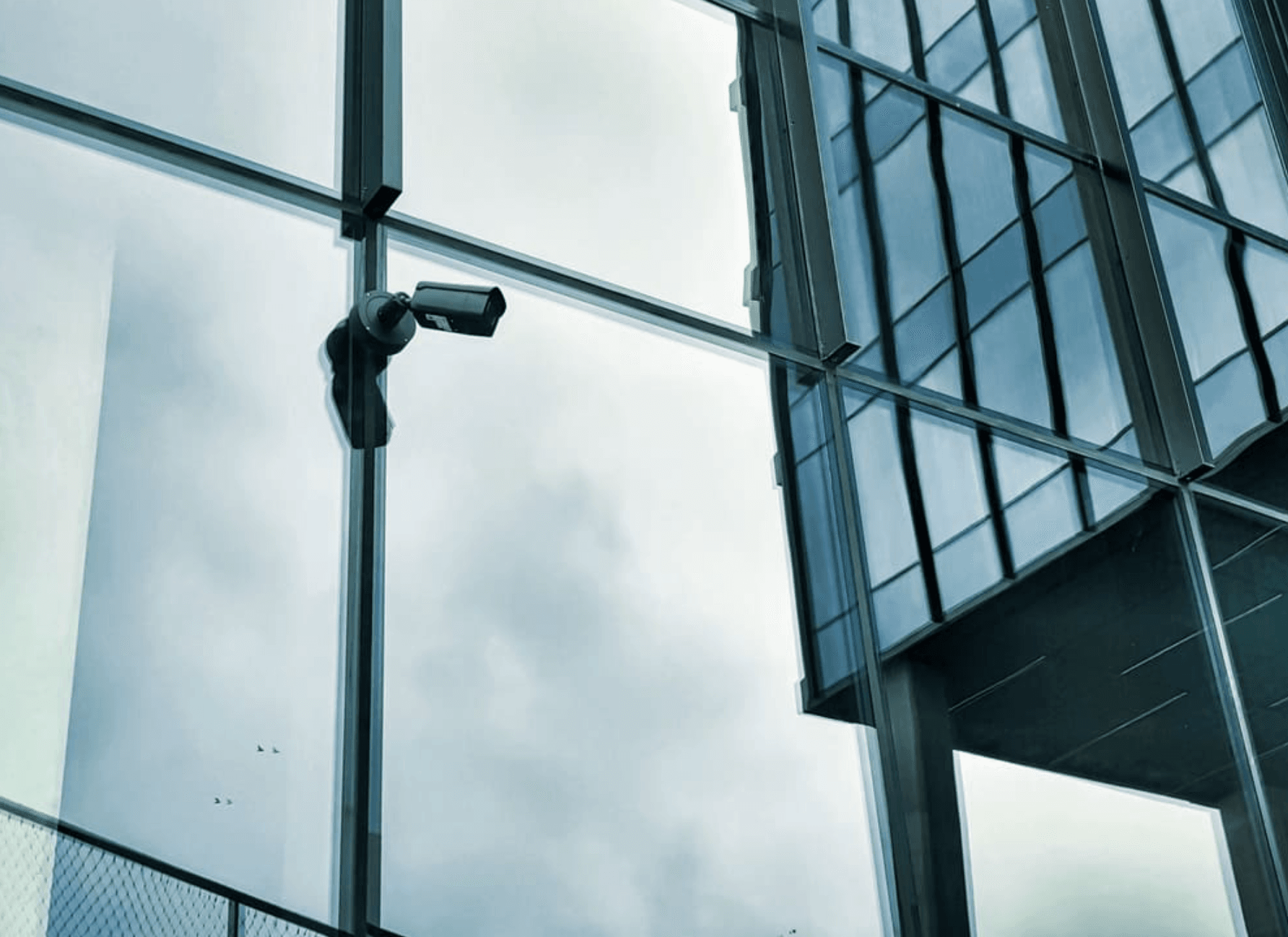 Read more about the article Importanța consultanței de securitate pentru clădirile de birouri moderne – ghid complet