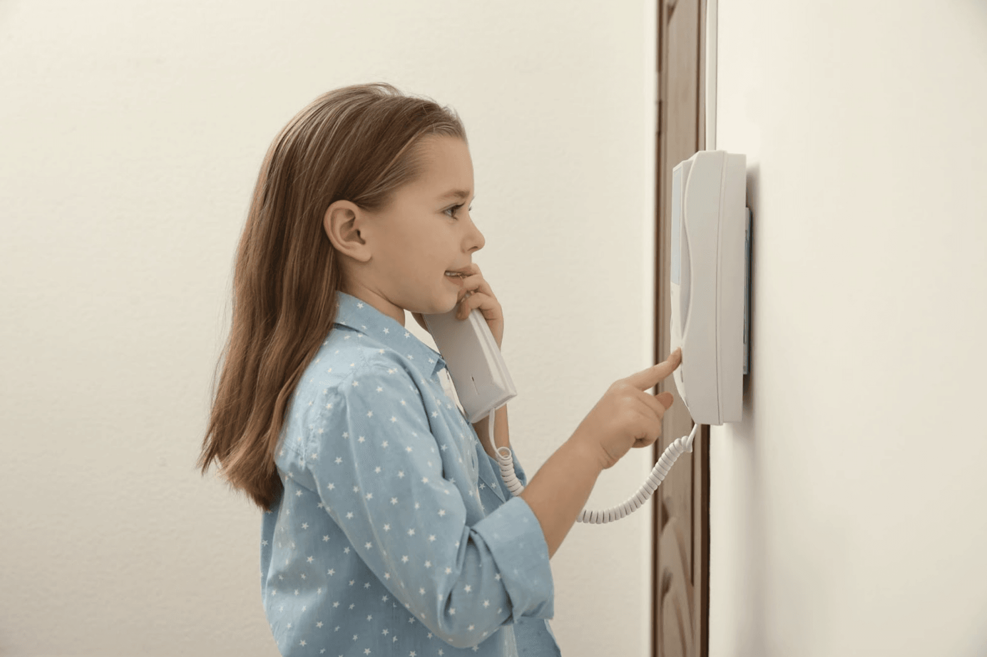 Read more about the article De ce este importantă instalarea unui videointerfon pentru casa ta?