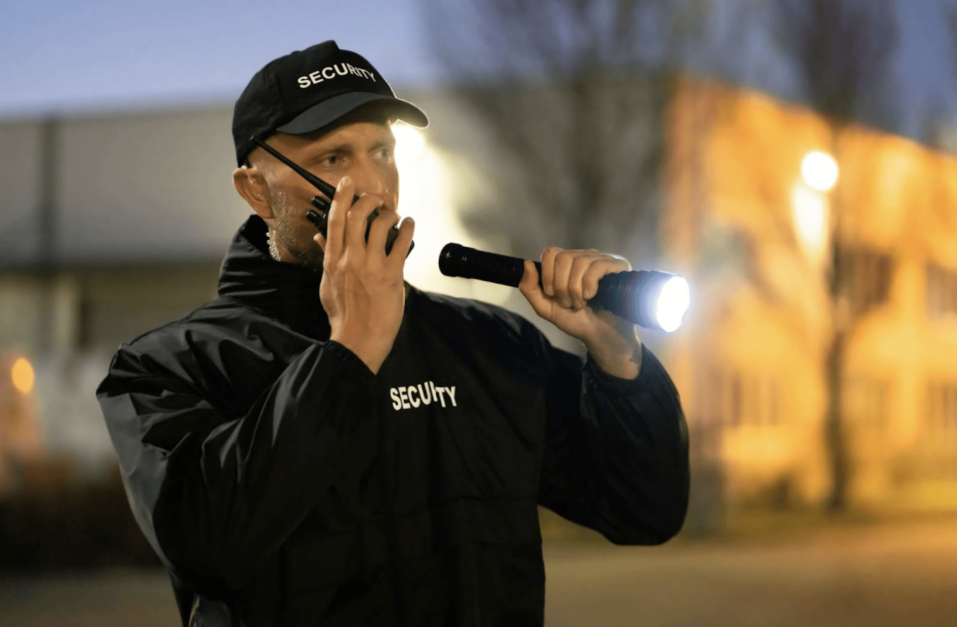 You are currently viewing Beneficiile angajării unei firme de pază pentru protecția unui ansamblu rezidențial: ce trebuie să știi