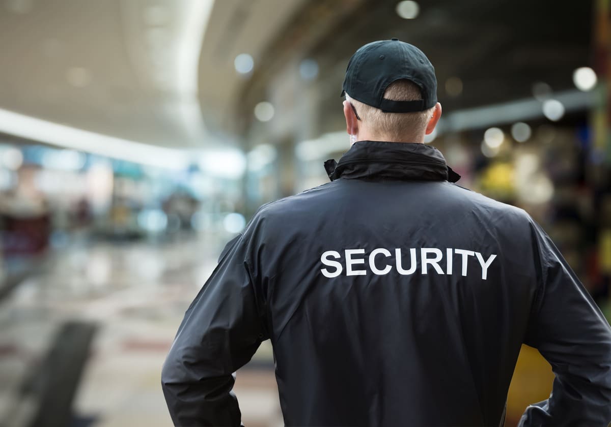 Agent de pază în mall