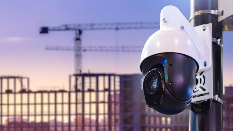 camera supraveghere rotativa montata pe santier constructii